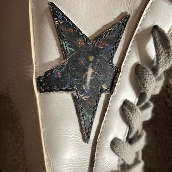 Golden Goose Woman Shoes - Picture 6 of 8